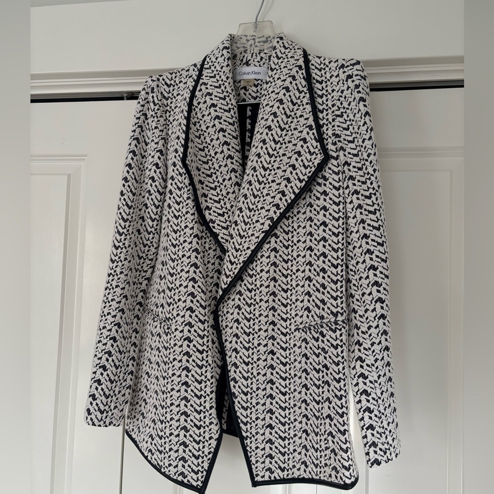 Calvin Klein Black and White Patterned Blazer Size 8P
